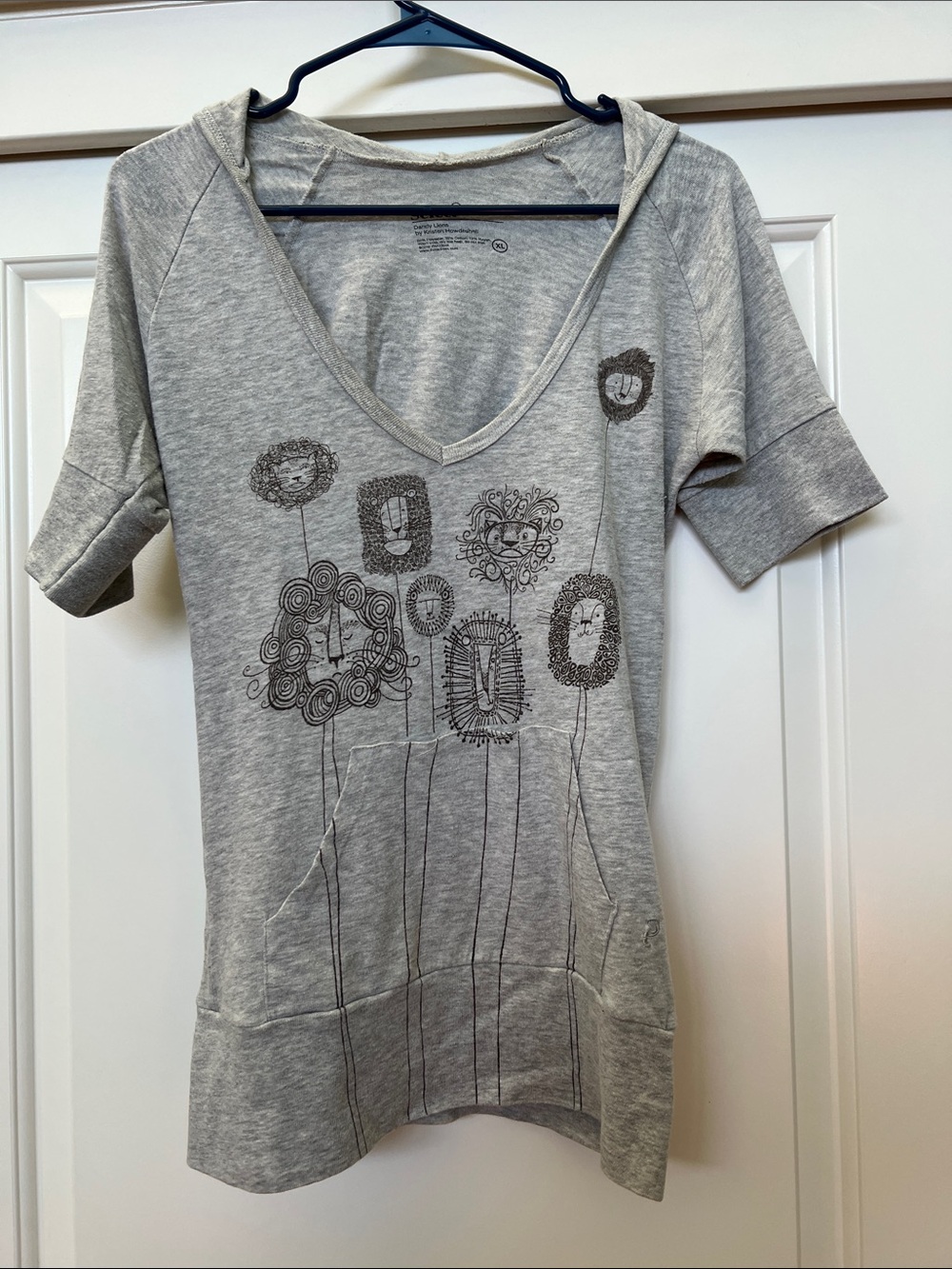 Light Gray Hooded Short-Sleeve Women's Tee with Floral Graphic